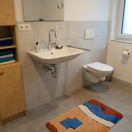 Gaestewohnung In Massivholzhaus Lägenhet Günzburg