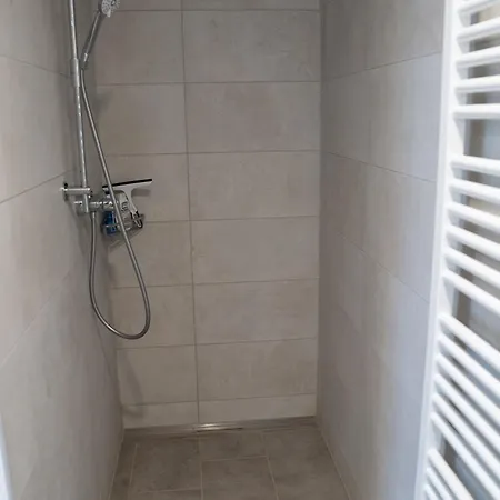 Gaestewohnung In Massivholzhaus Lägenhet *